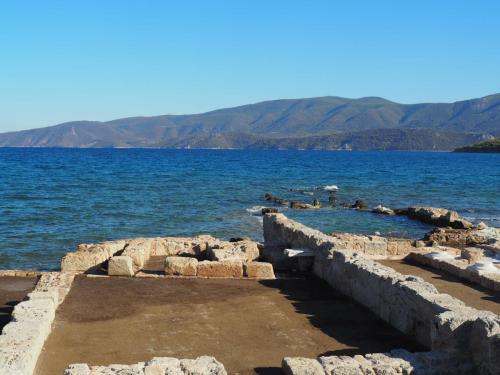Les vestiges de l'ancien port de Corinthe 