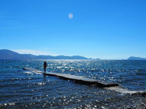 Petite baignade seuls en mer
