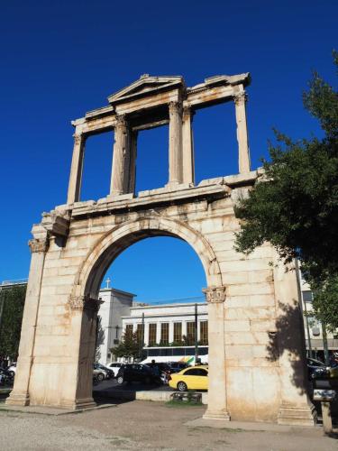 La porte d'Hadrien, en l'honneur de l'empereur du même nom. 