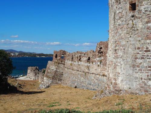 Visite du château de Mytilini, très belles remparts avec vue sur la mer