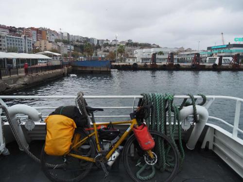 Ce matin, le ferry n'est pas annulé !! Je suis à une heure en ferry d'Istanbul sur la mer de Marmara, grosse excitation !