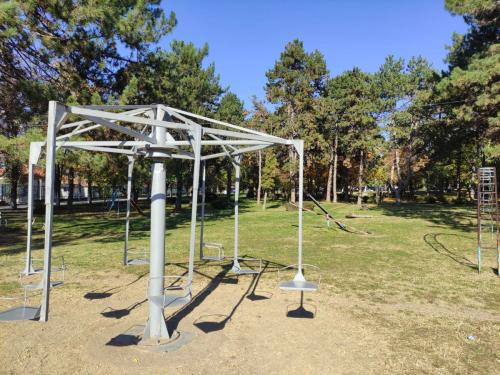 Jeu d'enfants dans un parc