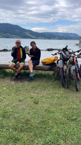 Tour des lacs alentours en vélo, et des chips pour le déjeuner, tradition paternelle oblige !