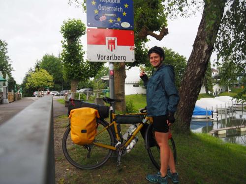 Frontière traversée, bye bye la Suisse et Bonjour l'Autriche ,(ou Gutten morgen !!)