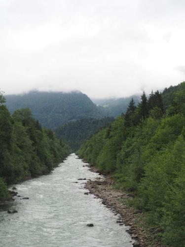 La rivière est tout autant magnifique 