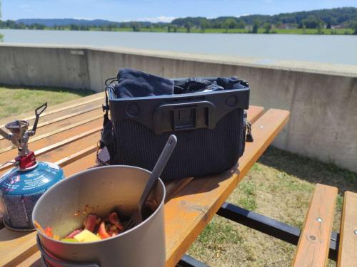 Déjeuner au bord du Danube, au soleil ! 