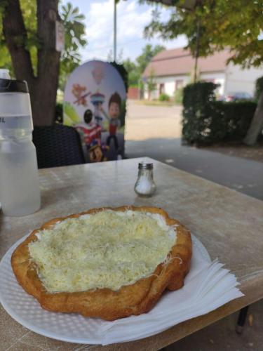Un 2e Lángos. Mais plus jamais, indigerable tout ce gras 