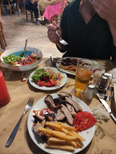 Premier dîner grec : très copieux ! Un régal, la viande est excellente