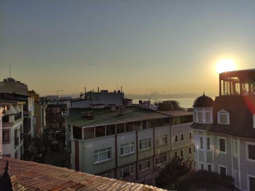 Lever de soleil sur Istanbul et la mer de Marmara au loin. 