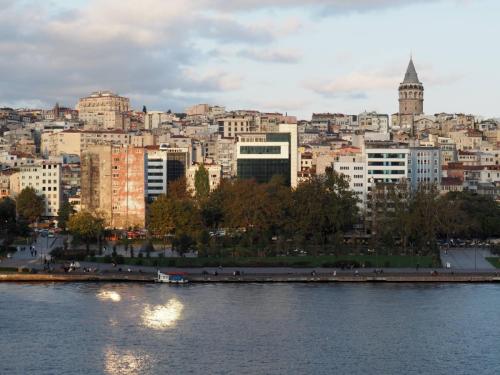 Vue sur la corne d'or et la tour Galata